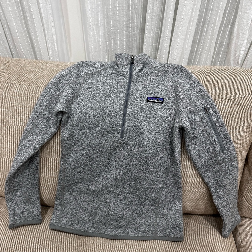 Patagonia Women’s Zip Up Fleece Sweater in Heather Gray